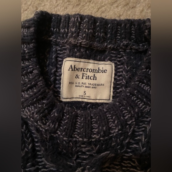 A&F Sweater Size Small - Picture 2 of 3